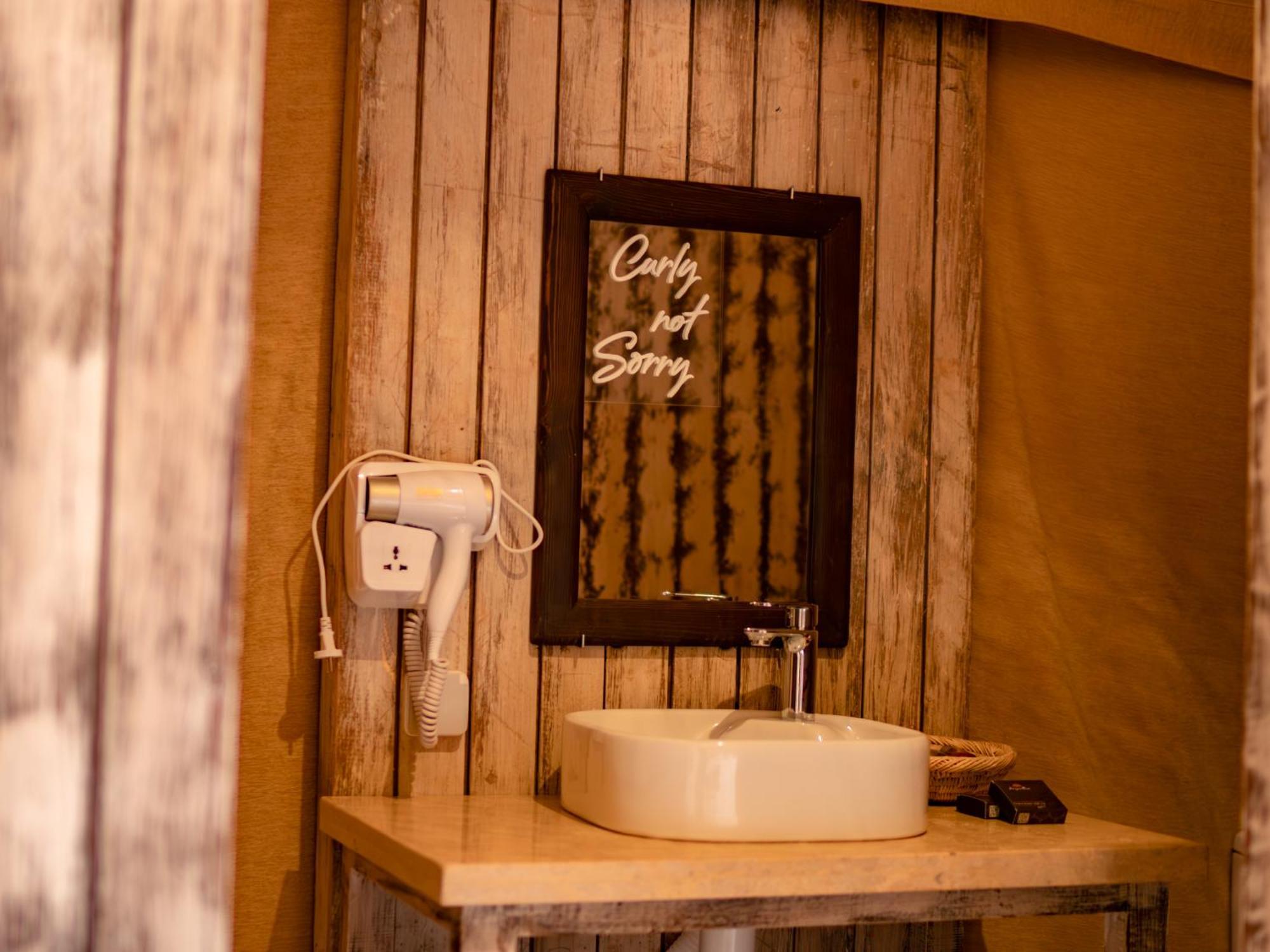 Le Bédouin Agafay Lodge *